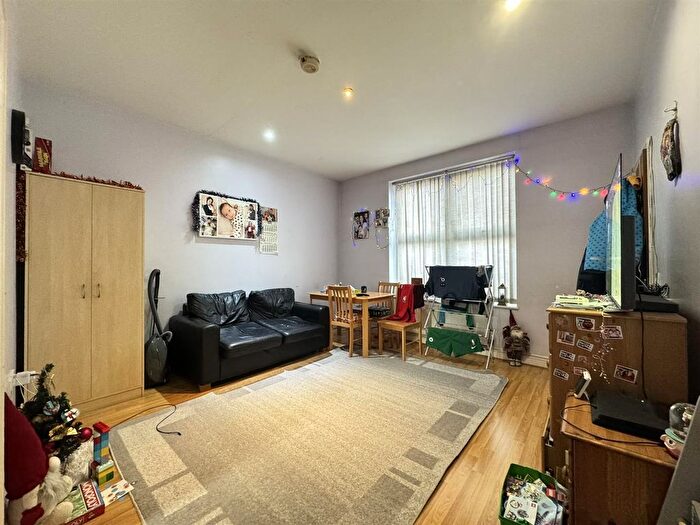3 Bedroom End Of Terrace House For Sale In Reigate Road, Seven Kings, Ilford, IG3