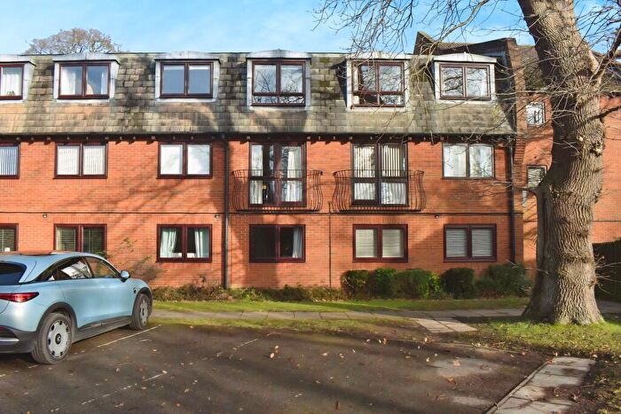 Retirement Property For Sale In High Oaks House, High Oaks Close, Locks Heath, Southampton, Hampshire, SO31
