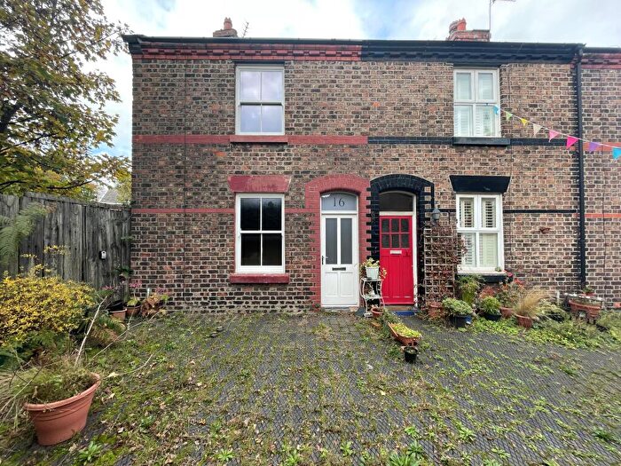 2 Bedroom House To Rent In Gordon Place, L18