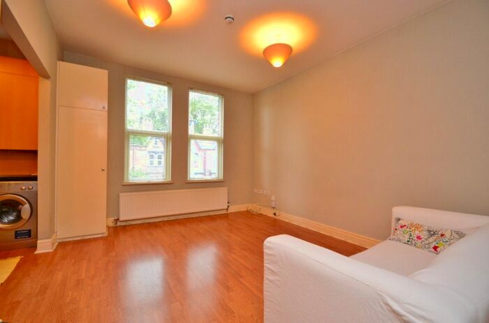 1 Bedroom Flat To Rent In Brookfield Avenue, Leeds LS8