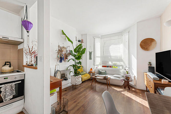 1 Bedroom Flat For Sale In Median Road, Hackney, London, E5