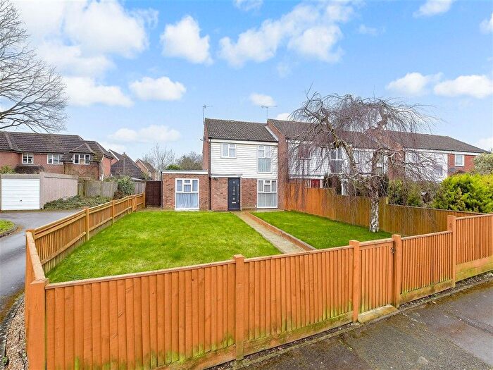 3 Bedroom End Of Terrace House For Sale In Bolters Road, Horley, Surrey, RH6