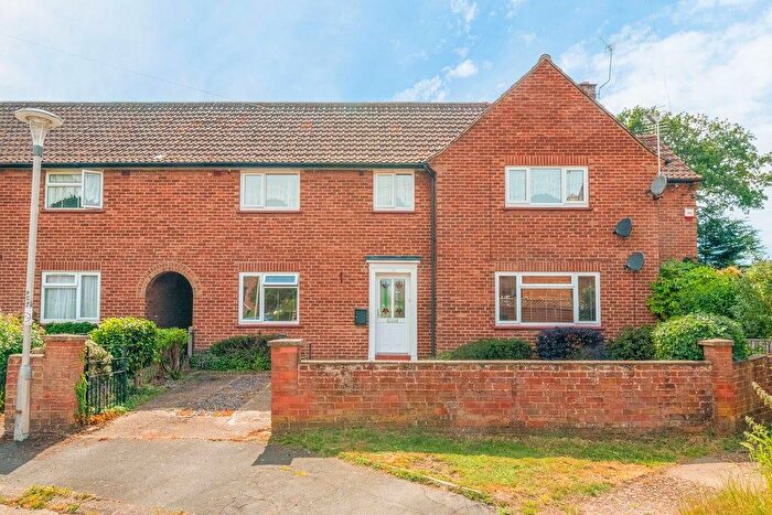 2 Bedroom Maisonette For Sale In Anslow Gardens, Iver Heath, SL0