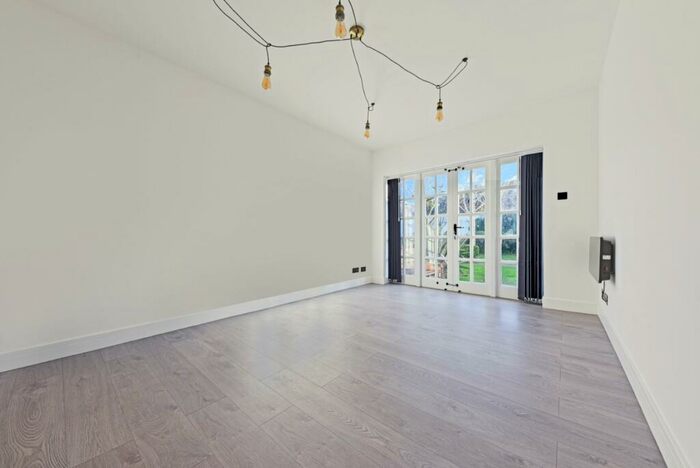 2 Bedroom Apartment To Rent In Pickering Close, London, E9