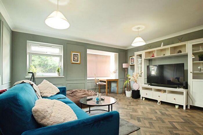2 Bedroom Flat For Sale In Daviot Street, Cardiff, CF24