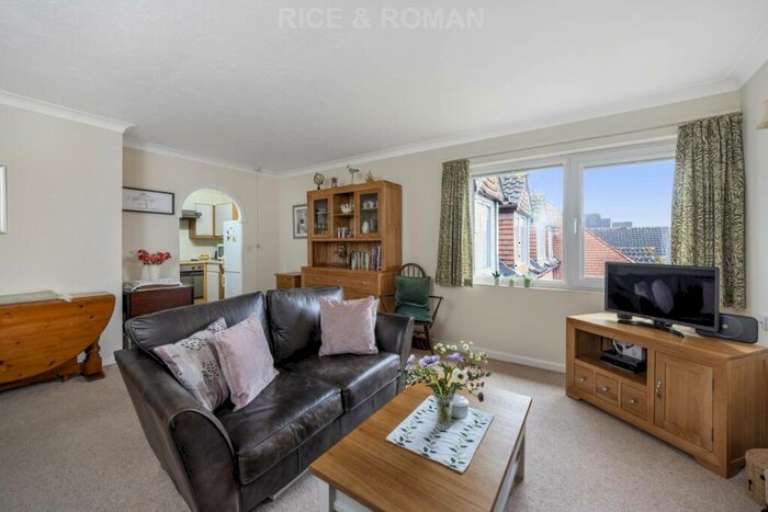 1 Bedroom Retirement Property For Sale In Springfield Meadow, Weybridge, KT13