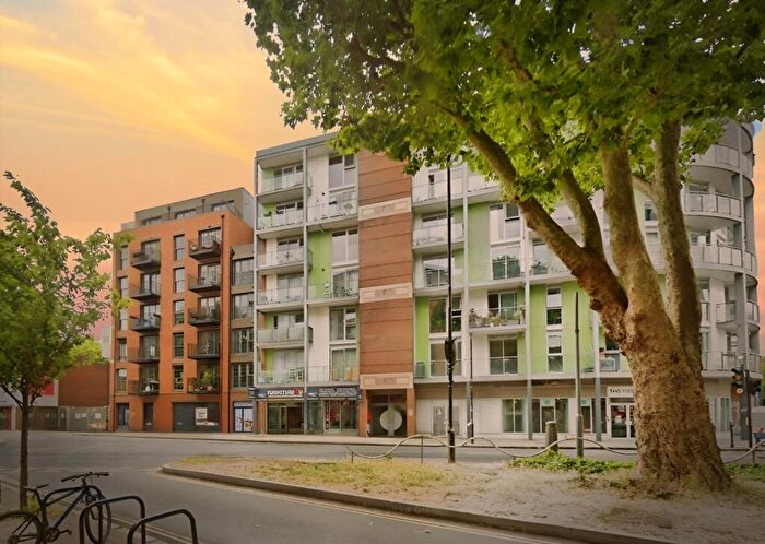 2 Bedroom Flat To Rent In Heaton Road London, SE15