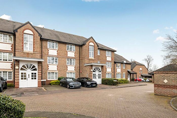 1 Bedroom Flat For Sale In Cunard Crescent, London, N21