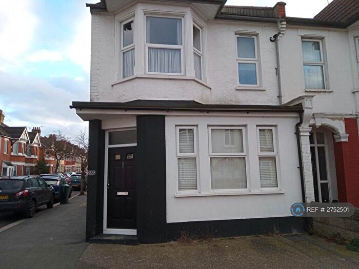 1 Bedroom Flat To Rent In Westborough Road, Westcliff-On-Sea, SS0