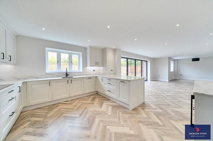 5 Bedroom Detached House For Sale In Shefford Road, Clophill, Bedfordshire, MK45