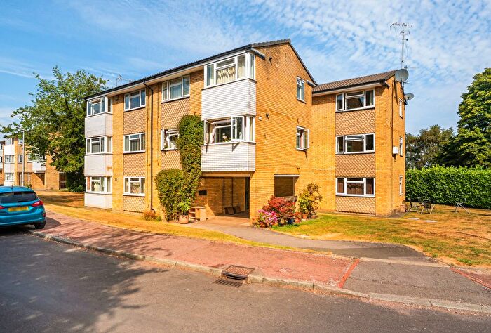 1 Bedroom Flat For Sale In Chenies Close, Tunbridge Wells, Kent, TN2