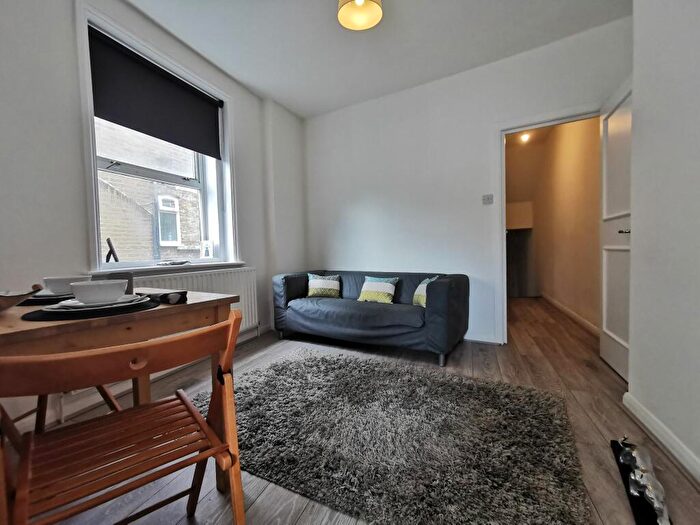 2 Bedroom Apartment To Rent In High Road Willesden Green, NW10