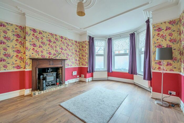 2 Bedroom Flat To Rent In Brownlow Road, London, N11