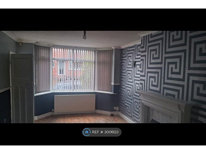 3 Bedroom Semi-detached House To Rent In Avonlea Road, Droylsden, Manchester, M43