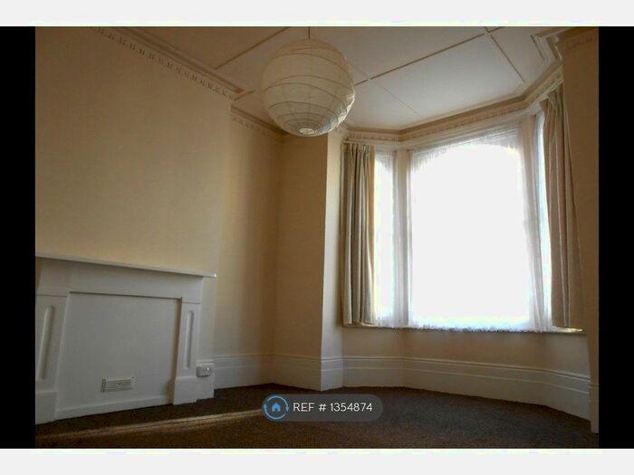 1 Bedroom Flat To Rent In Carisbrooke Road, St Leonards On Sea, TN38