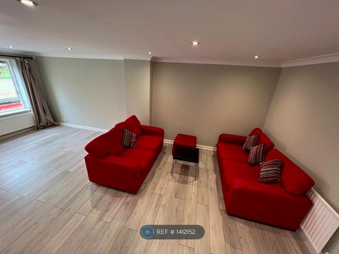 3 Bedroom Flat To Rent In Abinger Mews, London, W9