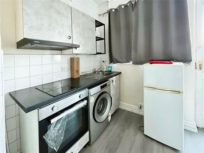 Flat To Rent In Shirley Road, Southampton, Hampshire, SO15