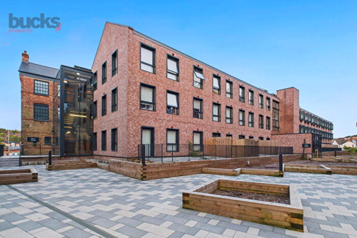 1 Bedroom Flat For Sale In Leigh Street, High Wycombe, Buckinghamshire, HP11