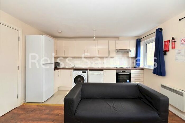 5 Bedroom Town House To Rent In Cyclops Mews., Canary Wharf, E14