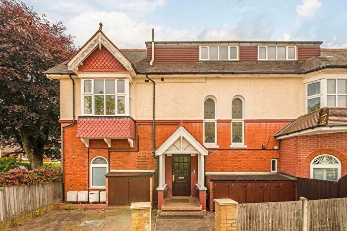 2 Bedroom Maisonette For Sale In Egmont Road, Surbiton, KT6