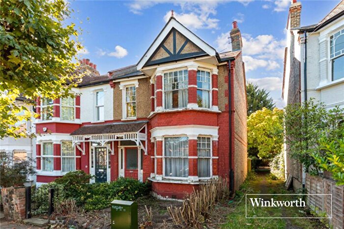 3 Bedroom End Of Terrace House For Sale In Bow Lane, Finchley, London, N12
