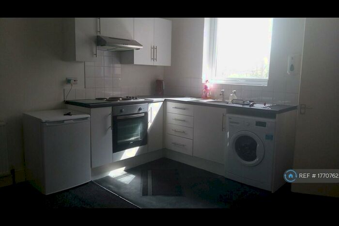 1 Bedroom Flat To Rent In School Street, Radcliffe, Manchester, M26
