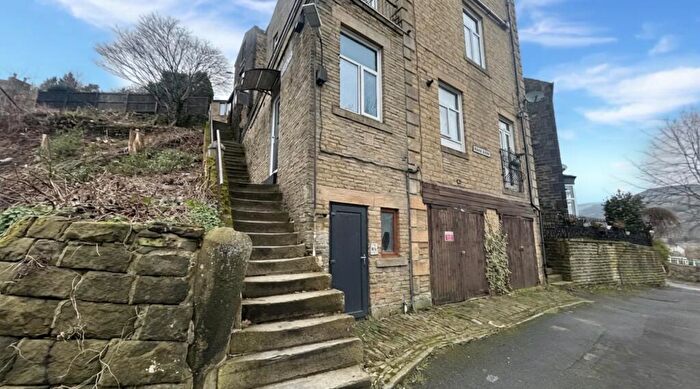 2 Bedroom Apartment For Sale In Ridge Steps, Todmorden, OL14