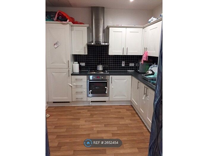 2 Bedroom Flat To Rent In Kingsley Mews, Ilford, IG1