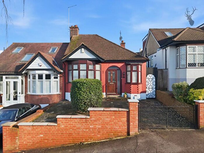 2 Bedroom Semi-Detached Bungalow For Sale In Sunset Avenue, Chingford, E4