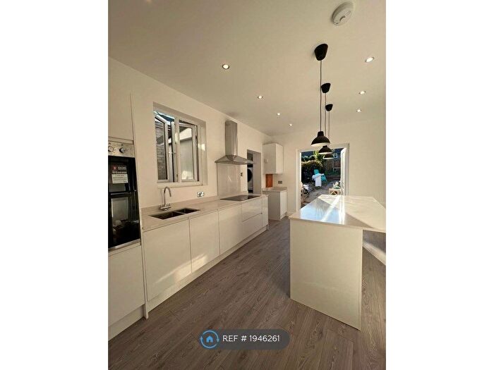 5 Bedroom Terraced House To Rent In Huxley Road, London, E10