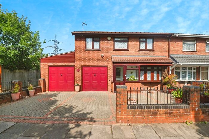 4 Bedroom Semi-detached House For Sale In Bromford Drive, Birmingham, B36