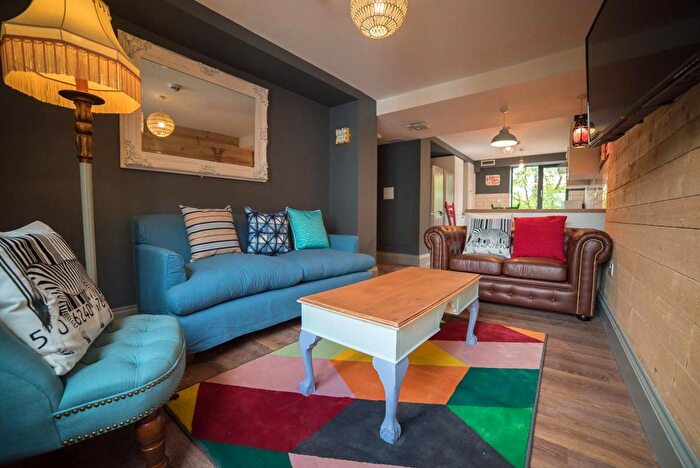 1 Bedroom Flat To Rent In Shire Oak Road, Headingley, Leeds, LS6