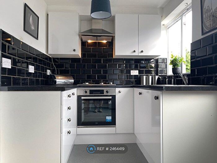 4 Bedroom Terraced House To Rent In Kelso Gardens, Leeds, LS2