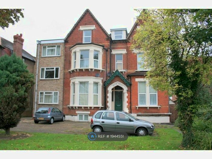2 Bedroom Flat To Rent In Croydon Road, Beckenham, BR3