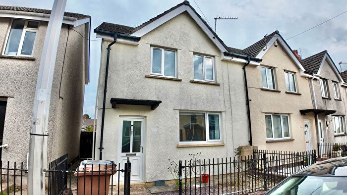 3 Bedroom End Terrace House For Sale In Penybryn Avenue, Cefn Fforest, NP12