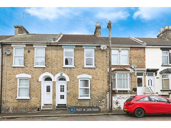 2 Bedroom Terraced House To Rent In Montfort Road, Strood, ME2
