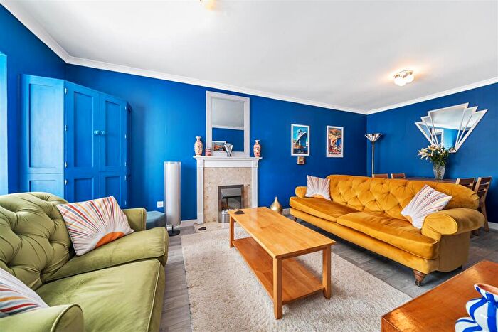 1 Bedroom Retirement Property For Sale In Waterford Court, Cheltenham, GL53