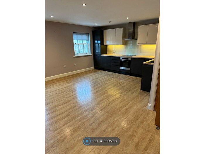 2 Bedroom Flat To Rent In Fairford Leys, Aylesbury, HP19