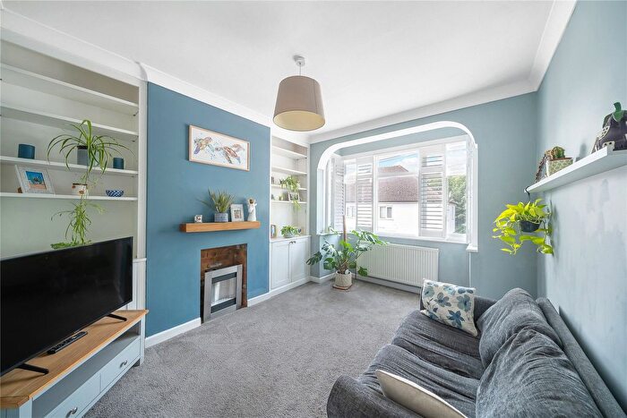 2 Bedroom Flat To Rent In Rothesay Avenue, London, SW20