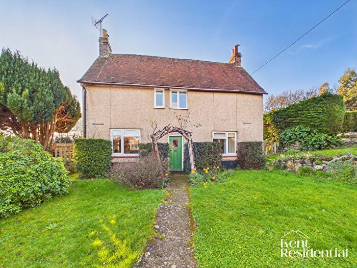 3 Bedroom Property For Sale In North Street, Barming, ME16