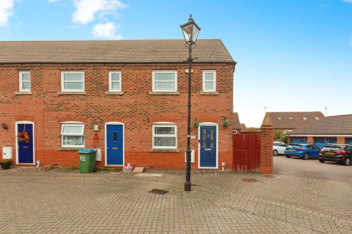 2 Bedroom End Terrace House For Sale In Portman Mews, Aylesbury, HP19