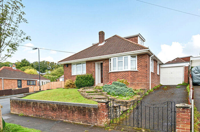 3 Bedroom Bungalow For Sale In Byron Road, Southampton, Hampshire, SO19