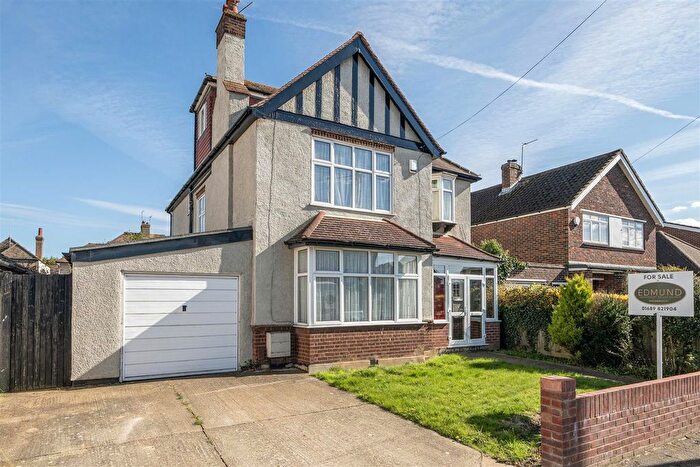 4 Bedroom Detached House For Sale In Derry Downs, Orpington, BR5