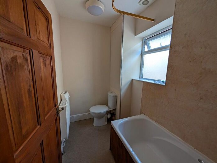2 Bedroom Flat To Rent In Acland Road, Bournemouth, Dorset, BH9