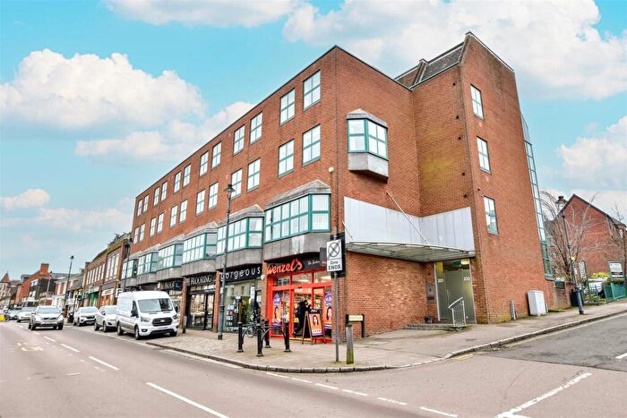 2 Bedroom Apartment For Sale In High Street, Berkhamsted, HP4