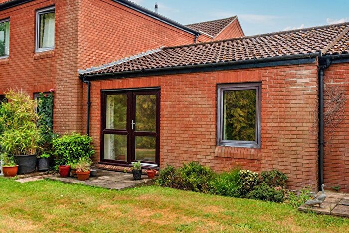 1 Bedroom Flat For Sale In South Street, Farnham, GU9