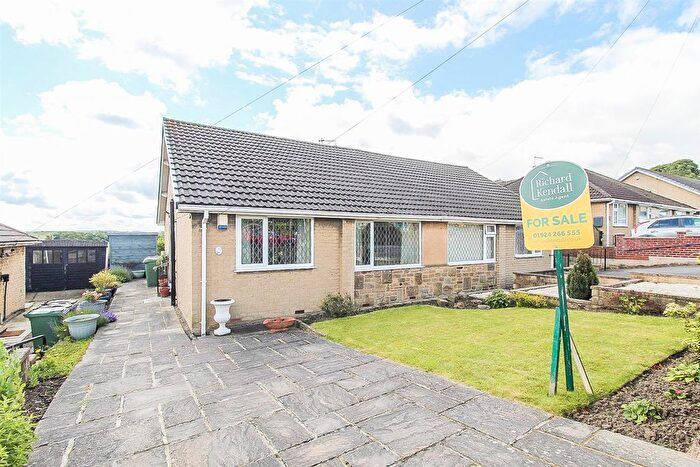 2 Bedroom Semi-Detached Bungalow For Sale In Highfield Crescent, Overton, Wakefield, WF4