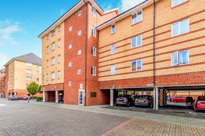 Studio To Rent In St Peters Street, Maidstone, ME16