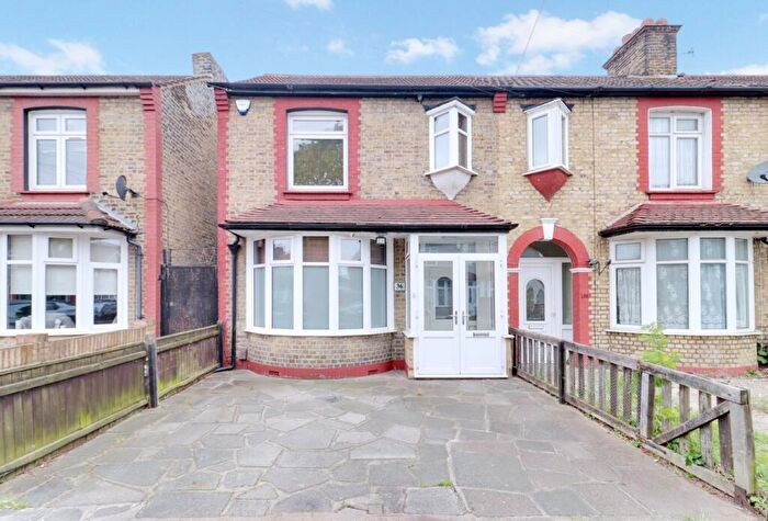 3 Bedroom End Of Terrace House For Sale In Brights Avenue, Rainham, RM13
