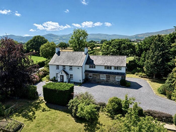 4 Bedroom Detached House For Sale In Tyn Y Groes, LL32